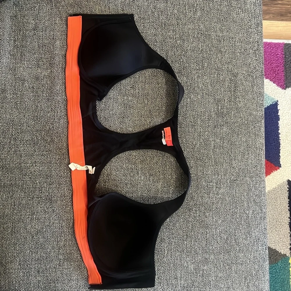 Under Armor 34D Sports Bra - Picture 3 of 7